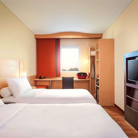 Ibis Makassar City Center Extérieur photo