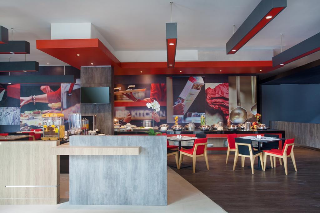 Ibis Makassar City Center Extérieur photo
