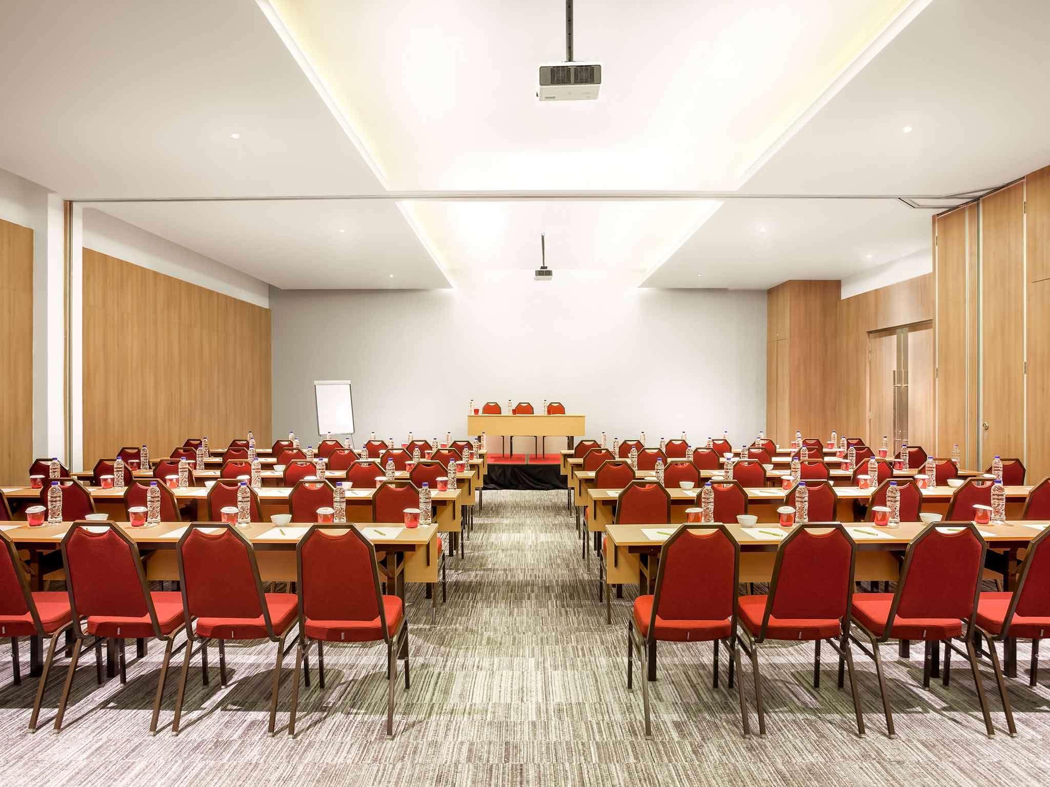 Ibis Makassar City Center Extérieur photo