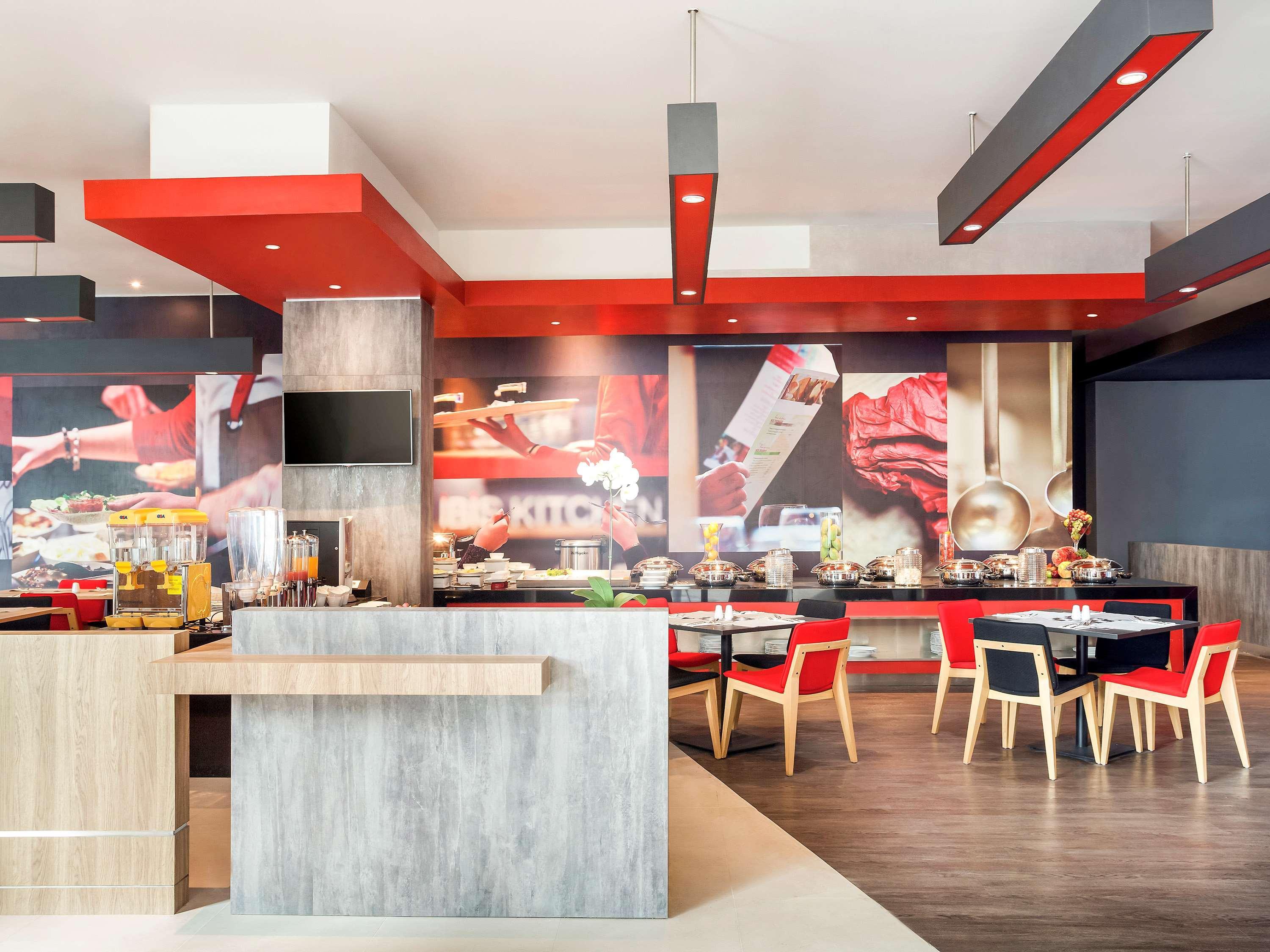 Ibis Makassar City Center Extérieur photo