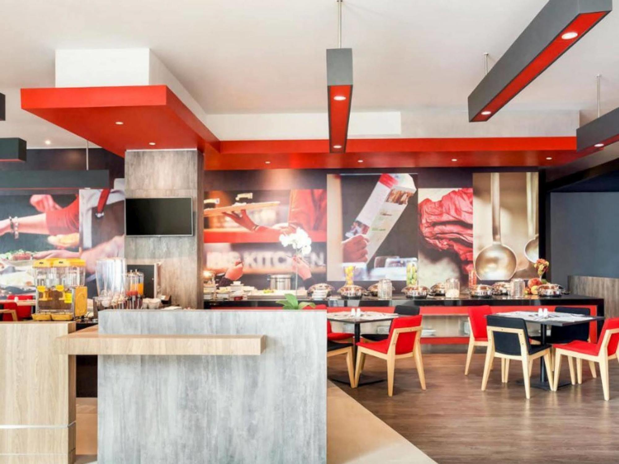 Ibis Makassar City Center Extérieur photo