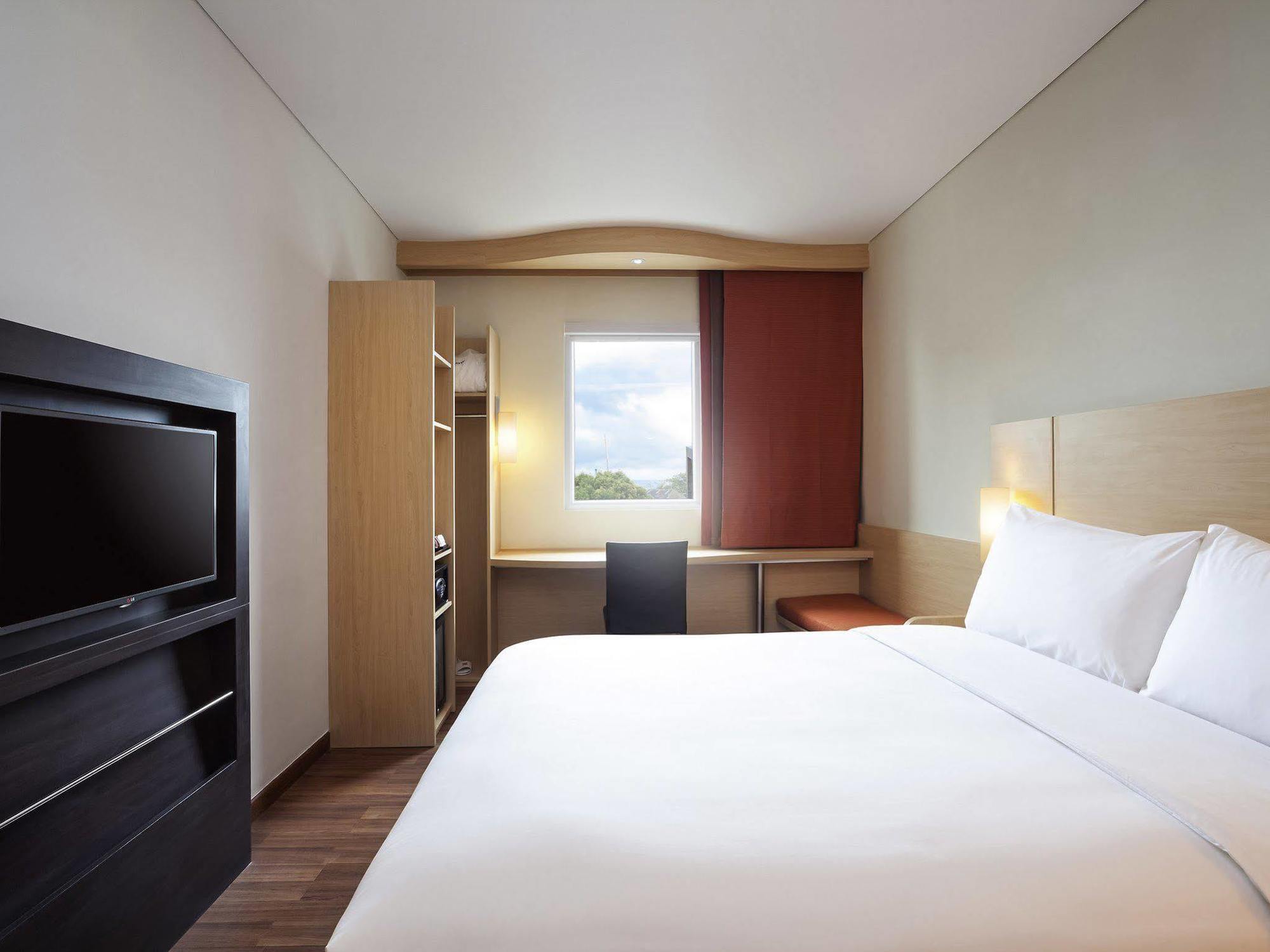 Ibis Makassar City Center Extérieur photo