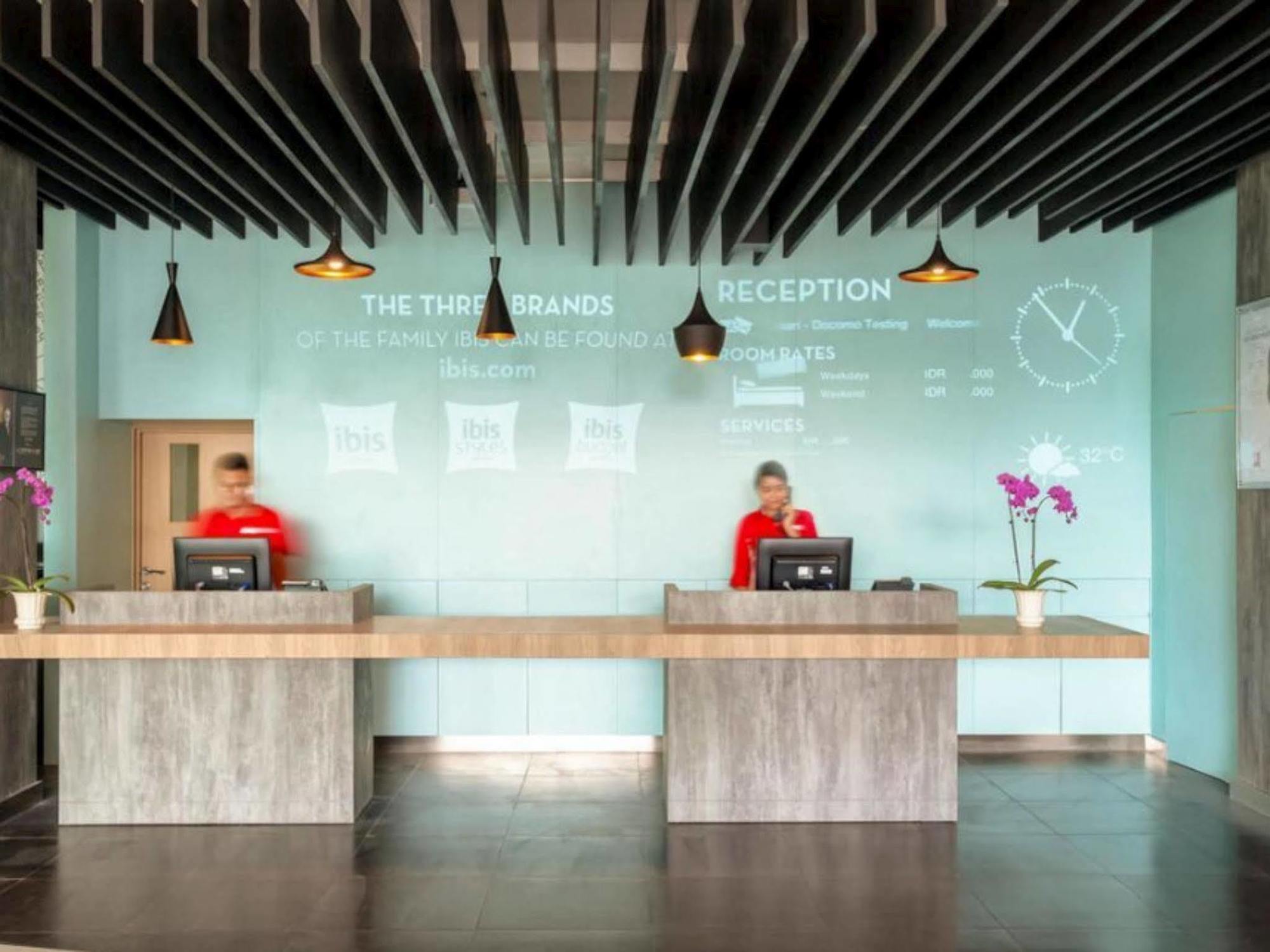 Ibis Makassar City Center Extérieur photo